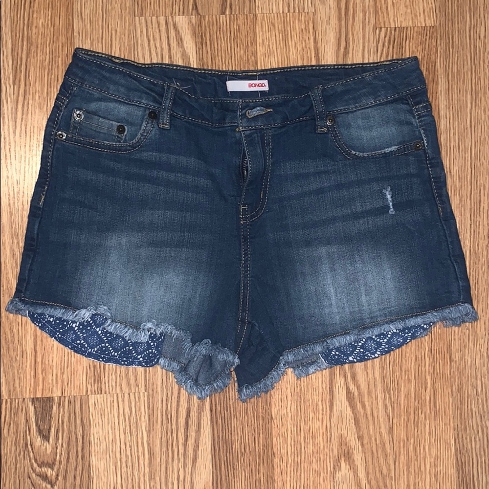 Lace pocket shorts